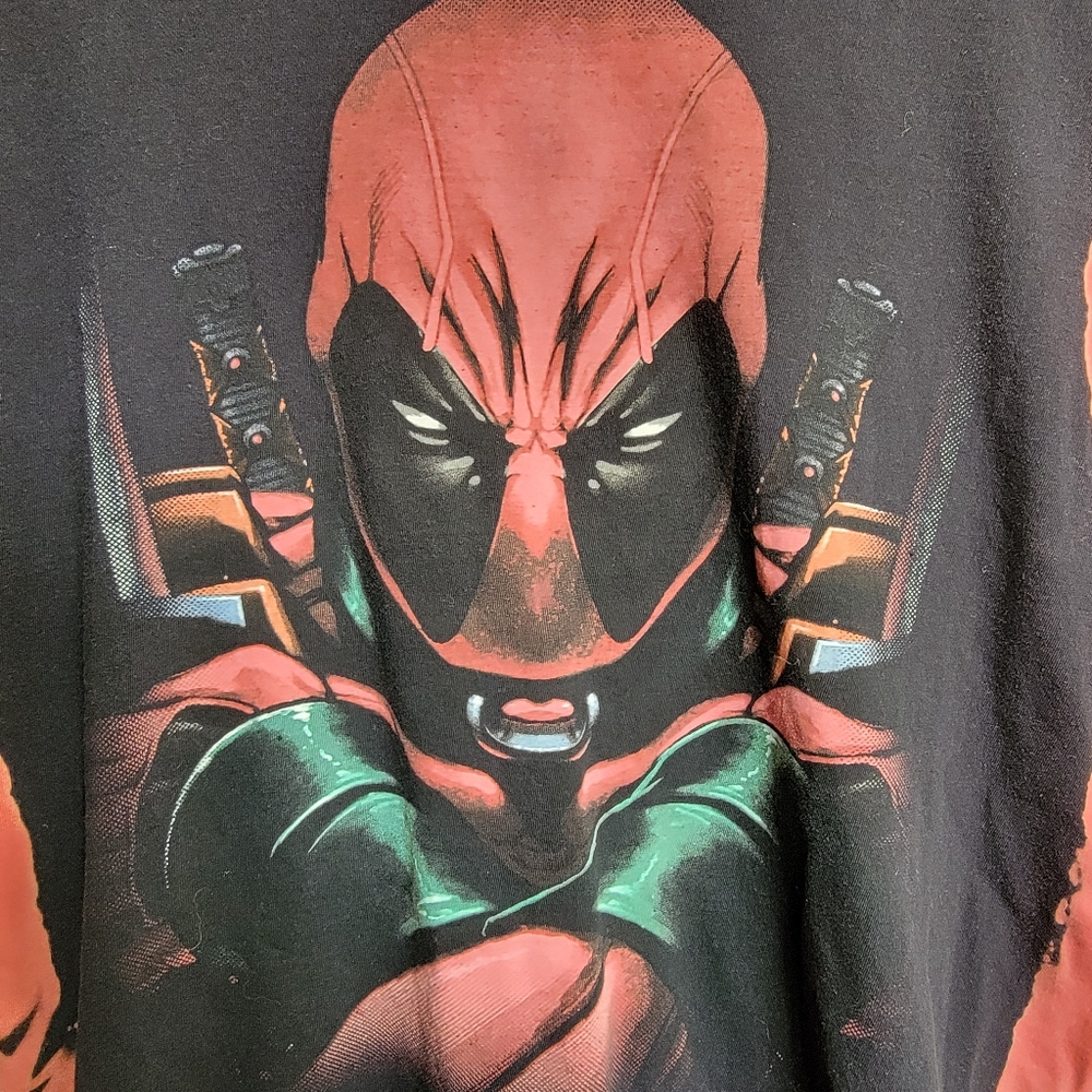 Marvel Official Dead Pool Graphic T-Shirt - Medium